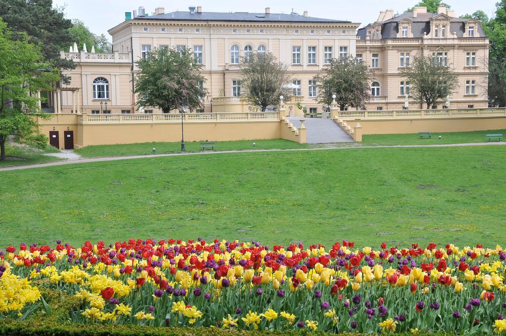 Zespół Pałacowo-Parkowy w Ostromecku Ostromecko Exterior foto